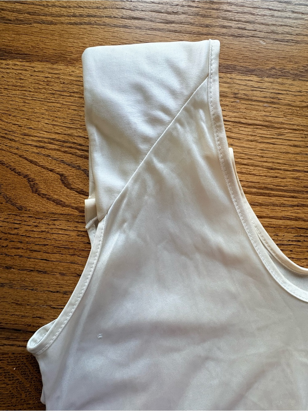Legg Cream v-neck Medium Tank Tops with built in shoulder pads - set of 2 - Picture 3 of 11